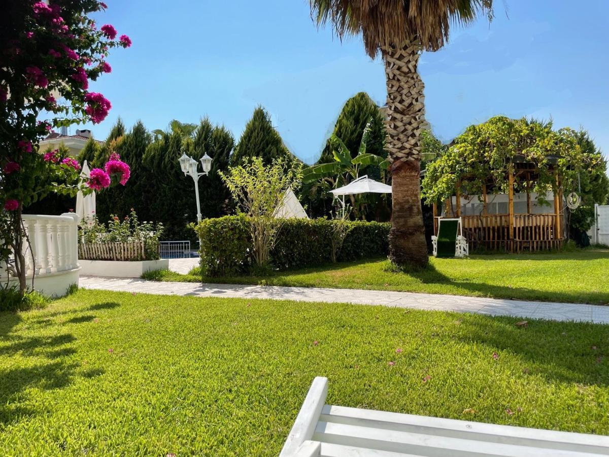 Belka Golf Luxury Poolside Apartment *